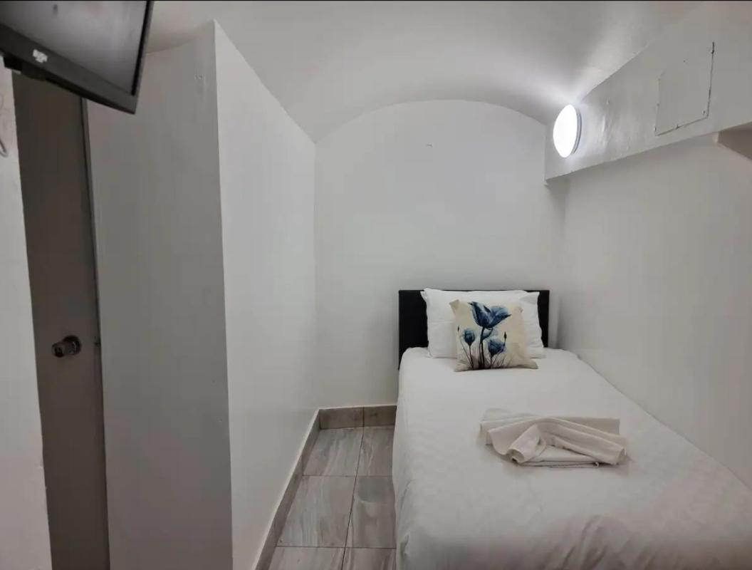 F24- Basement Single Studio Near Paddington Apartment ลอนดอน ภายนอก รูปภาพ